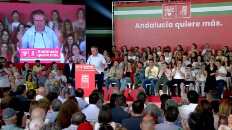LuisPlanas's tweet photo. Hoy, en #DosHermanas con el candidato socialista @_JuanEspadas.
Porque #AndalucíaQuiereMás y el @psoedeandalucia tiene las ganas y la ilusión para llevar a nuestra tierra por la senda del progreso y la prosperidad. 

#SiVotamosGanamos https://t.co/lVTwJl0lyp