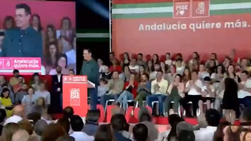 LuisPlanas's tweet photo. Hoy, en #DosHermanas con el candidato socialista @_JuanEspadas.
Porque #AndalucíaQuiereMás y el @psoedeandalucia tiene las ganas y la ilusión para llevar a nuestra tierra por la senda del progreso y la prosperidad. 

#SiVotamosGanamos https://t.co/lVTwJl0lyp