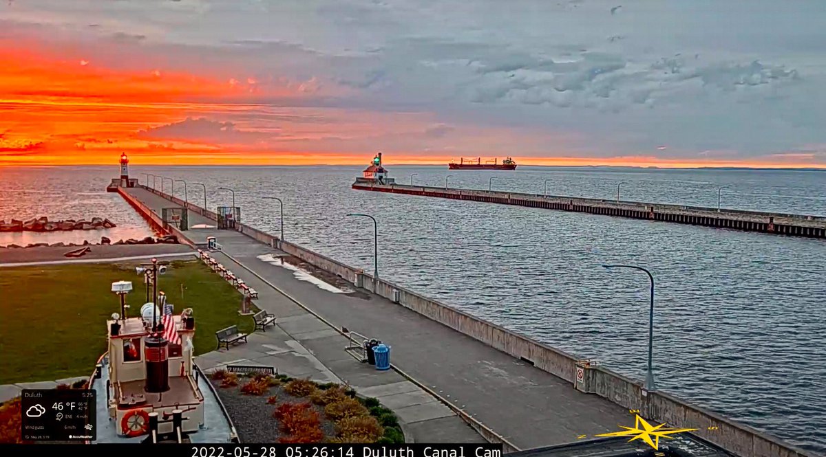 RT @mark_tarello: WOW! Spectacular sunrise seen this morning from Duluth, Minnesota. #Sunrise #Duluth #MNwx https://t.co/zAO6JoTnhd