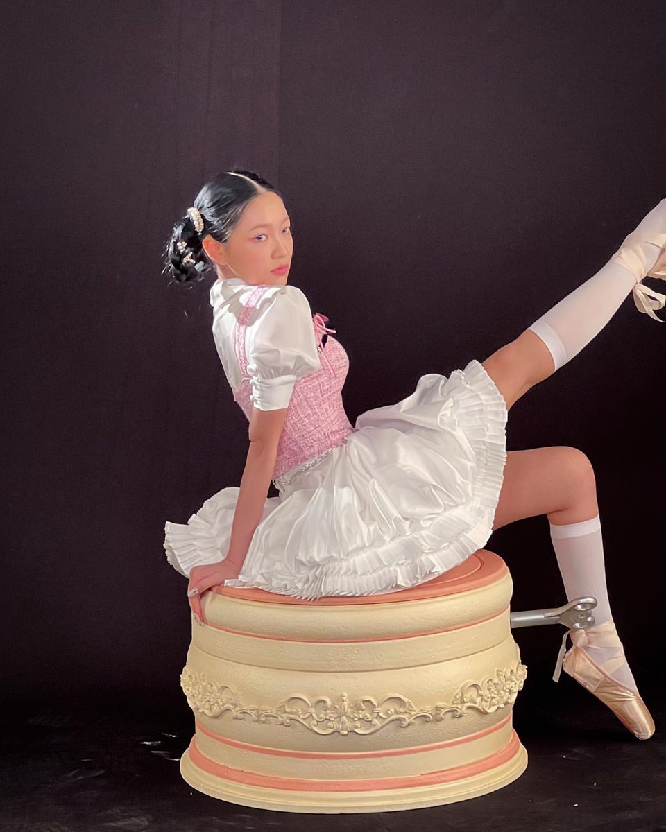 “Little ballerina, the princess of the swan lake.” I ✦⸱࣭ I’ve always wanted a music box of my own, listening to the sweet and delicate symphony and gawking at the little ballerina dancing in the centre when you open the lid. Dress like one, waiting for someone to whirl the key.