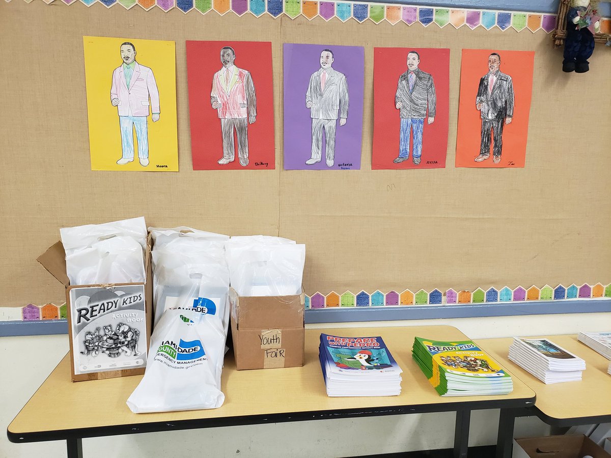 juliapulles_rea's tweet photo. School on career day, given our family's deep roots in #SilverBluff going way back from when Frank was raised there (we still own his family home and intend to retire here) + that my family choose to buy and still live in Silver Bluff
I did not come in my capacity as Realtor
2/ https://t.co/dlg0yjMEUA