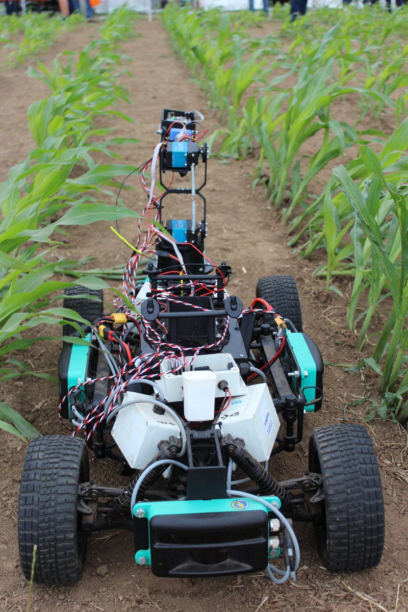 feldtage's tweet image. Behind every #fieldrobot at #DLGFeldtage, there’s a software team programming the autonomous robots to solve the complex tasks like recognizing rubbish, mapping its location and then removing it.
#crops #fieldrobots #agriculturalRobots #precisionfarming