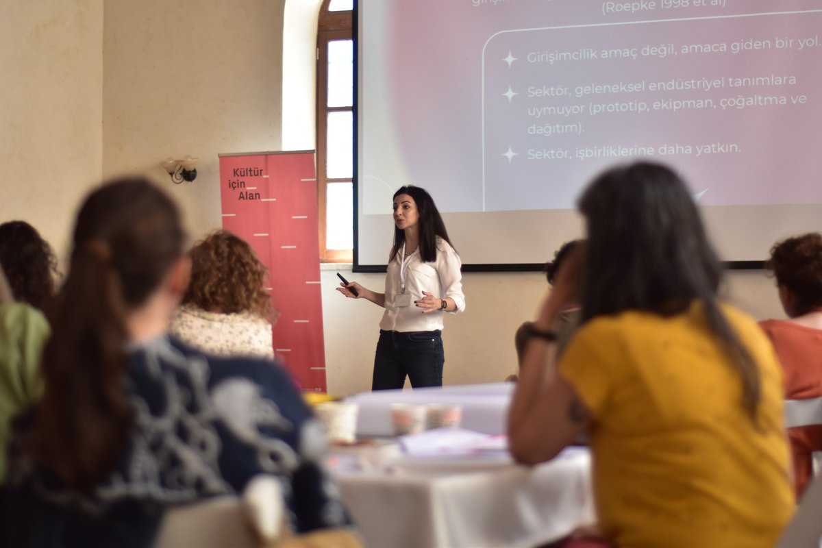 sinehisar's tweet photo. Kültür için Alan'ın A Corner in the World işbirliğinde 13-15 Mayıs tarihleri arasında İzmir'de gerçekleşen "Kültür Yönetimi Programı"na katıldık. 

#sinehisar #kulturicinalan #spacesofculture  #acornerintheworld #akhisar https://t.co/bJcBiNsGIY