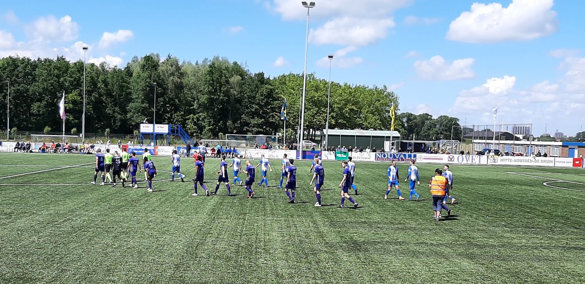 Barryvdh9's tweet photo. Hoek-VVSB. De laatste thuiswedstrijd van het seizoen? Of komen er nog meer? Voor beide ploegen staat er genoeg op het spel.
#hoevvs https://t.co/kWBKUYaq1I