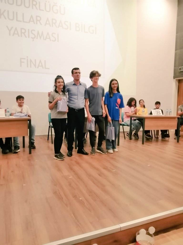 SarigolMEM's tweet photo. Okullar arası bilgi yarışması finalini gerçekleştirdik https://t.co/zNGHkkQVD5