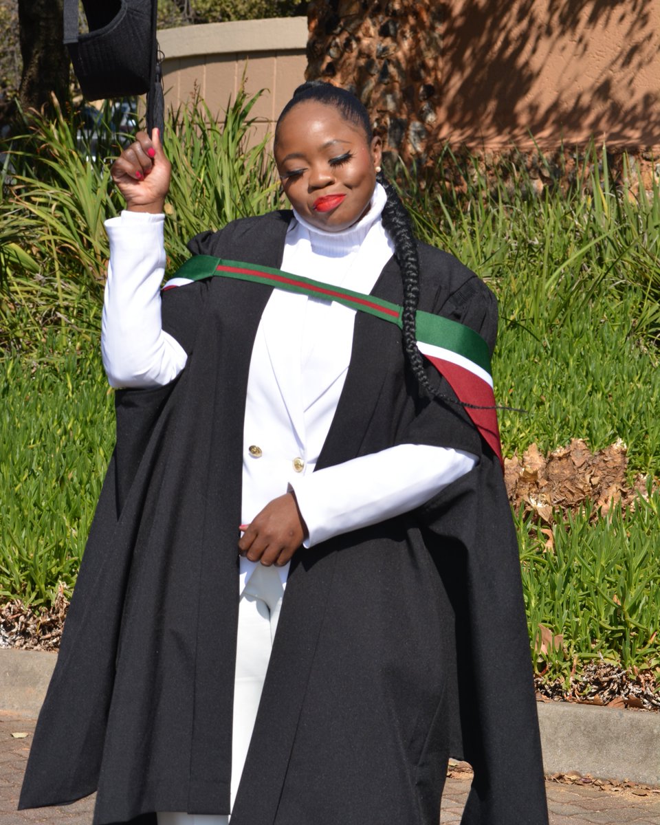 Mmathapeeelo's tweet photo. Obtained my second qualification with distinction. Thank  you God for this restoration. https://t.co/LUqBU40mHm