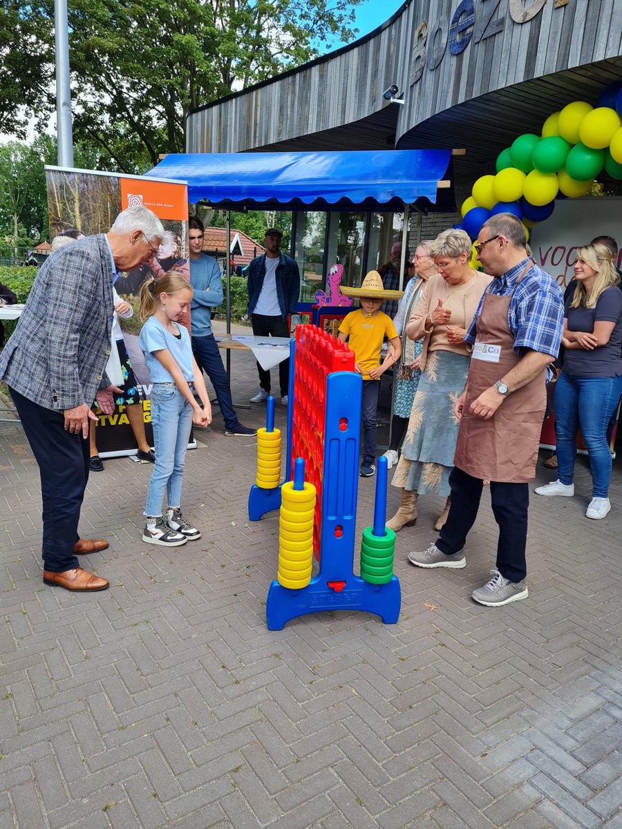 Vandaag was het officiële openingsfeest van Boezem &amp; Co, een multifunctionele accommodatie, in Oud-Beijerland. Wethouders Piet Van Leenen en Joanne Blaak waren erbij.