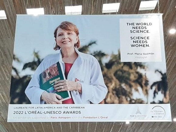 cubadebatecu's tweet photo. 📸 La imagen del día: Científica cubana premio L’Oréal-Unesco homenajeada con póster en aeropuerto de París
👉 https://t.co/UlD4JZAFra https://t.co/4TktfoSvn4