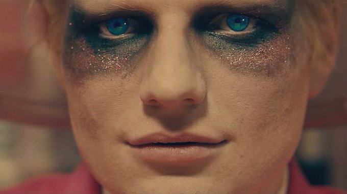 久しぶりにUSのTOPチャート見てたら #エド・シーラン が10人くらい居て笑った 何人とフィーチャリングしてんだ!w 