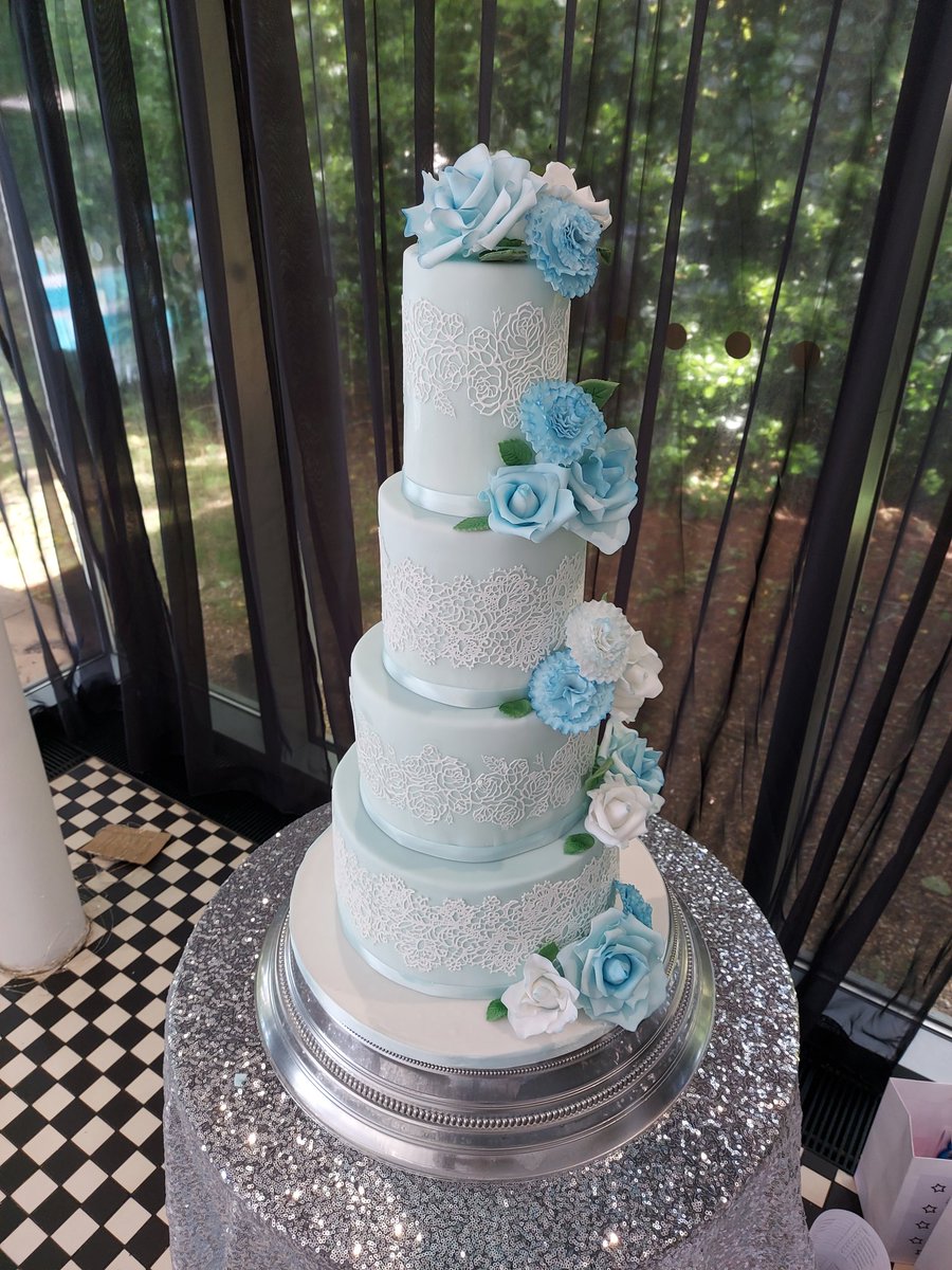 PemsCakes's tweet photo. Lots of Wedding cakes delivered lately but not so many I got to set up in final place 😁 enjoy your day. You've waited over 2 years due to covid!! https://t.co/nsqgtCkFhH