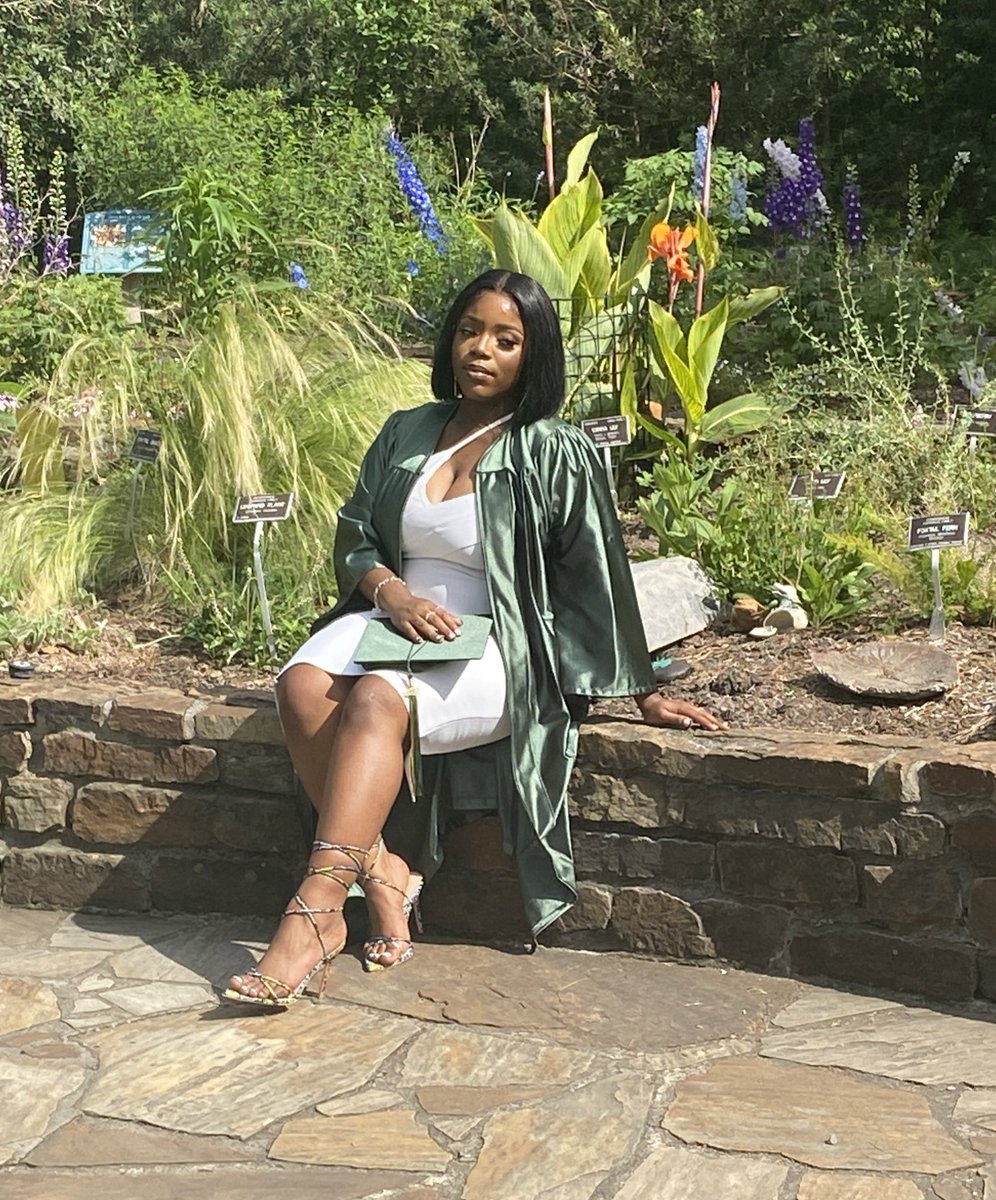 jxelyn_'s tweet photo. #ForestGrad22 https://t.co/kV71R7KXk7