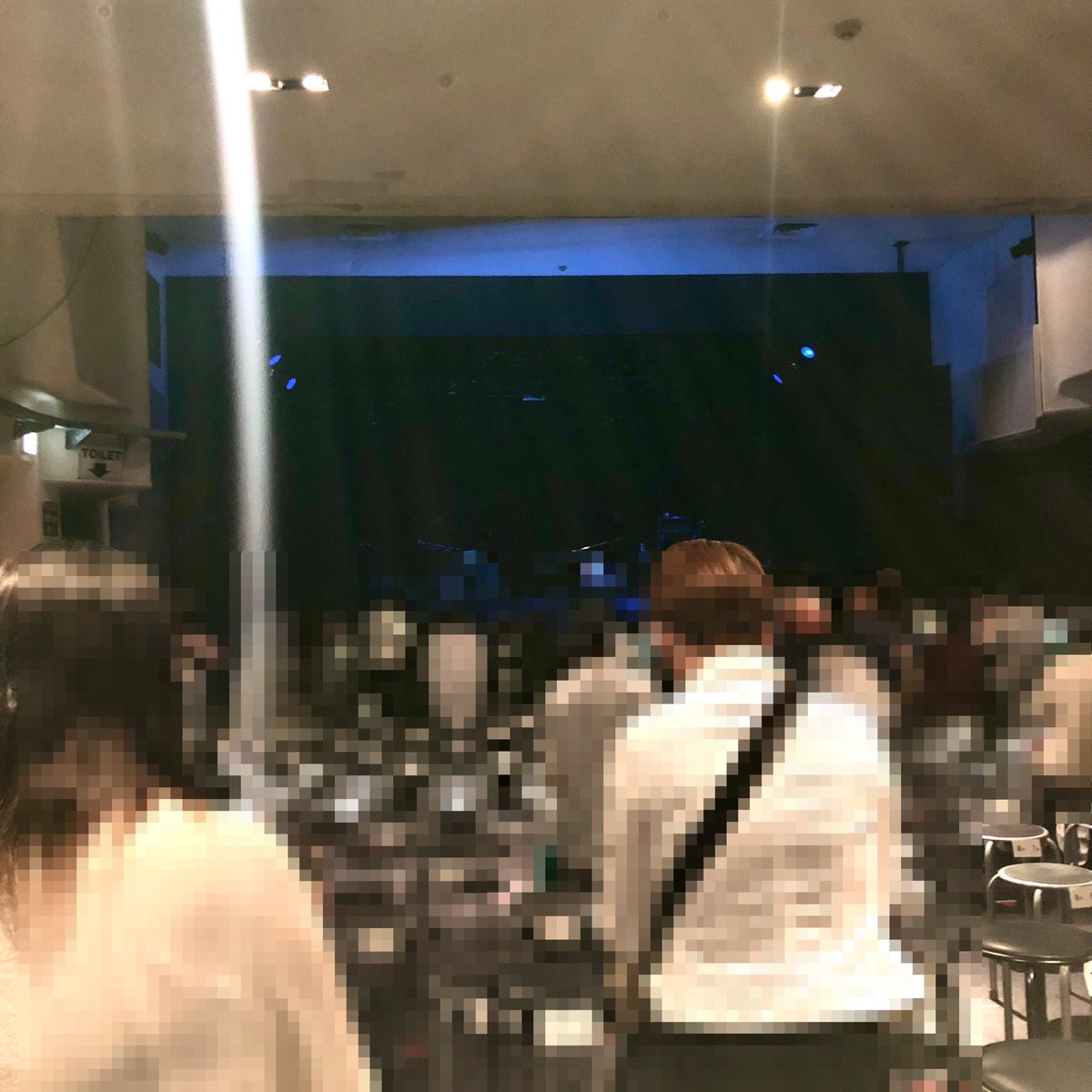 ymike_sun5's tweet photo. ・
宇都宮隆さんのライブ最高でしたー😆✨
席が最後尾だったことがラッキーで、
後ろに誰もいないので、ちゃっかりとイスに正座をして座高を高くしました笑
前列の頭でステージが見えにくくなることがなくライブを堪能✨
ステージが近い!
マジで最高でした!また行こう!
#宇都宮隆
#UTUBAR https://t.co/K61FlgLKlf