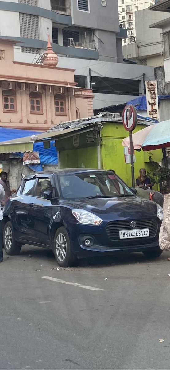 jituk9's tweet photo. This car regularly in NO PARKING & hope @MTPHereToHelp did issue #echallan based on last complain, they still r not scared of breaking #traffic rules, req @sanjayp_1 to instruct officer for Strict action this time, so stop nuisance, its a challenge fr @MumbaiPolice #MumbaiTraffic https://t.co/NSnHNUfW0c