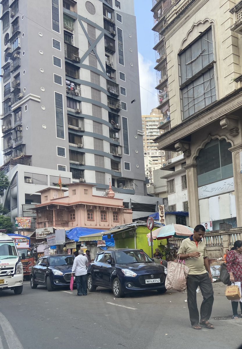 jituk9's tweet photo. This car regularly in NO PARKING & hope @MTPHereToHelp did issue #echallan based on last complain, they still r not scared of breaking #traffic rules, req @sanjayp_1 to instruct officer for Strict action this time, so stop nuisance, its a challenge fr @MumbaiPolice #MumbaiTraffic https://t.co/NSnHNUfW0c