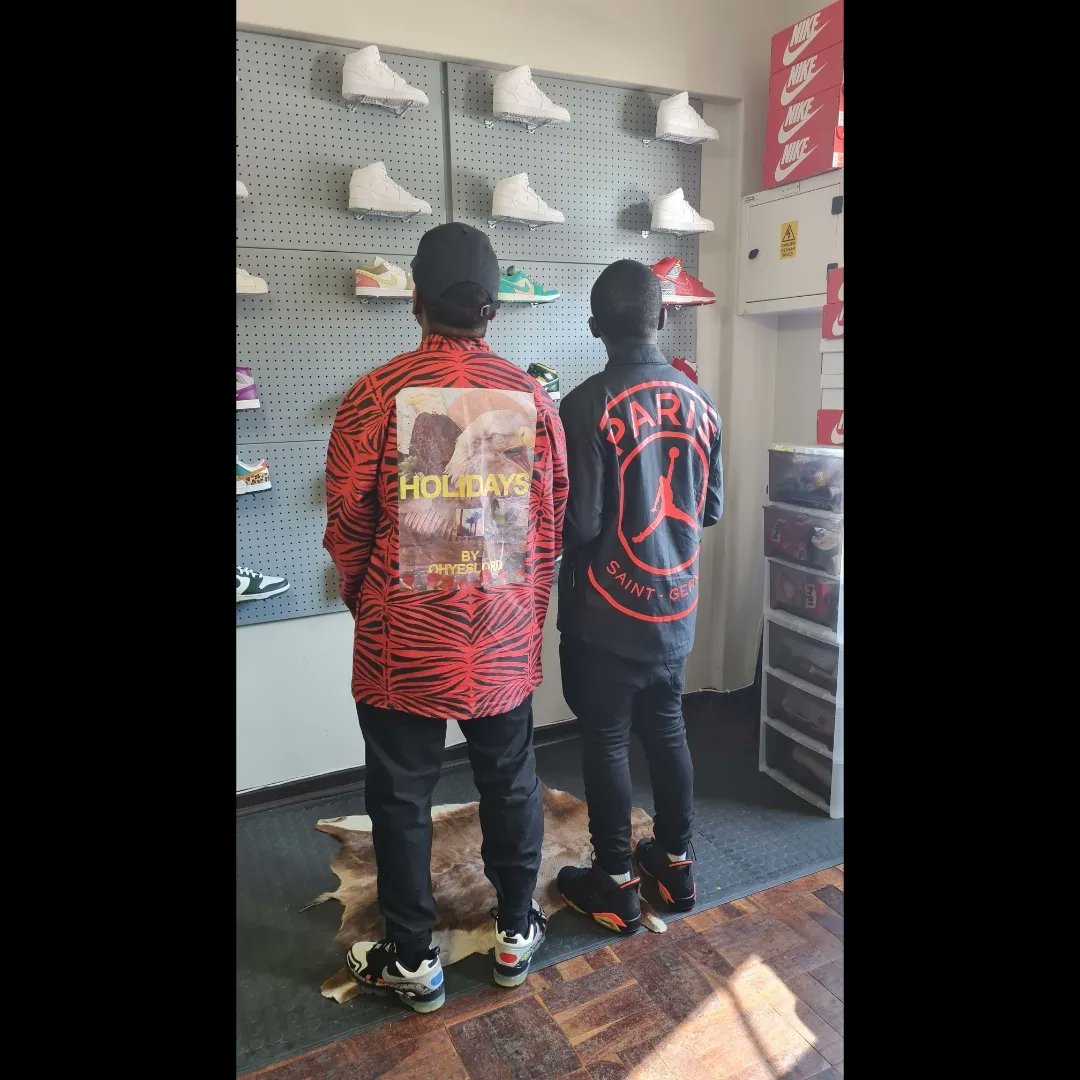 Lil cuzzo back in the country thought I'd show him around💥 Shirt by @millthn If you know you know!!.. Shouts to <a href="/PaballoTshethla/">PT</a> for the quotes.. and ofcourse <a href="/Ayashisaamateki/">AYASHISAAMATEKI +27 84 0620 796 menzilaw@gmail.com</a> for the VIBES