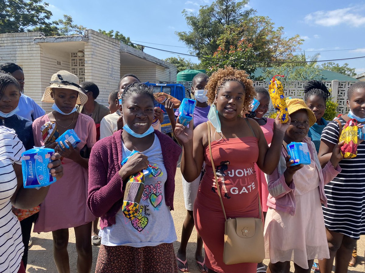 talia_wn's tweet photo. As we commemorate #MHDay2022 we joined @FYBY09 in Mufakose today to talk to the young ladies about menstrual health &amp; hygiene matters and distribute sanitary pads. Together, we can build a world where no one is held back because they menstruate… #FightingPeriodPoverty https://t.co/NT2VqeVaVm