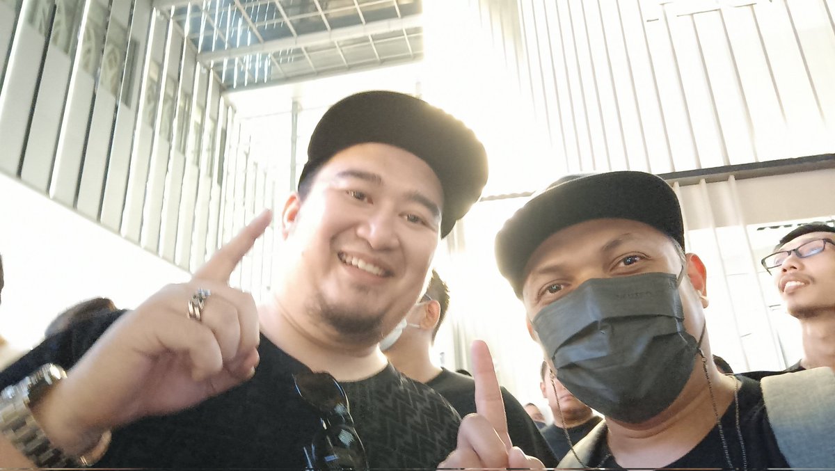 MYCultureCap's tweet photo. Dapat bergambar dgn @moshedmohamad yeah..jom layan #nftrompaktothemoon @INTRADAYnft @IntradayDotMy  @zizanrazak_15 https://t.co/s1ydLD6XxV