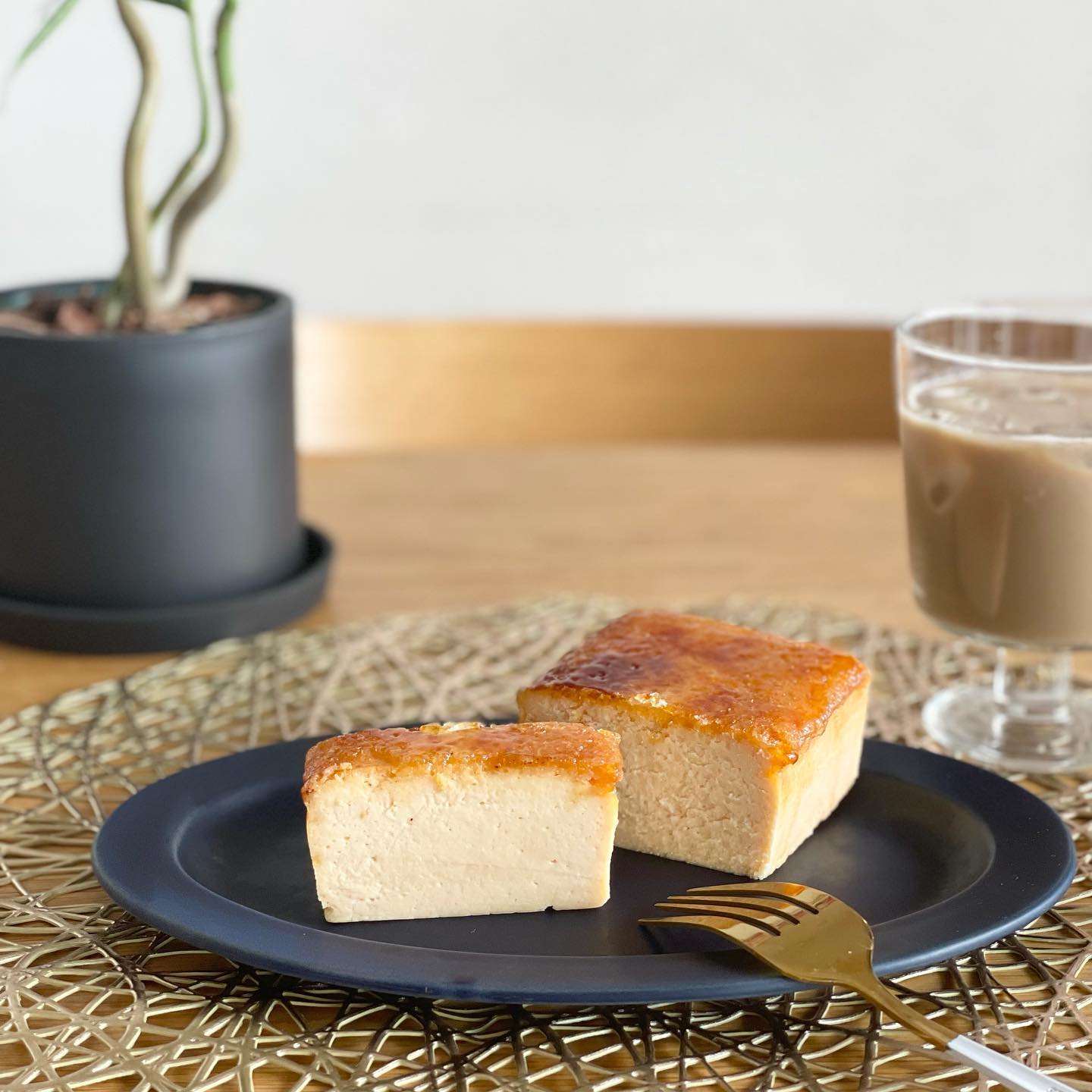 りんりん Zipanguのキャラメリゼチーズケーキ 国内製造材料とグルテンフリーにこだわったチーズケーキ ﾟ 外側はキャラメリゼしてあってバリバリとした食感で甘く チーズケーキ T Co Txhrshedqd T Co Sppteu4osn Twitter