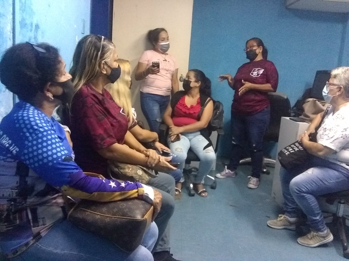 HFMSIVSS's tweet photo. #27May | Contentos con la visita del poder popular. Encaminadonos juntos bajo el esquema 1X10. Estamos trabajando bajo los lineamientos de nuestro presidente @NicolasMaduro @MagaGutierrezV @ivssoficial https://t.co/GJvXfaPTaA