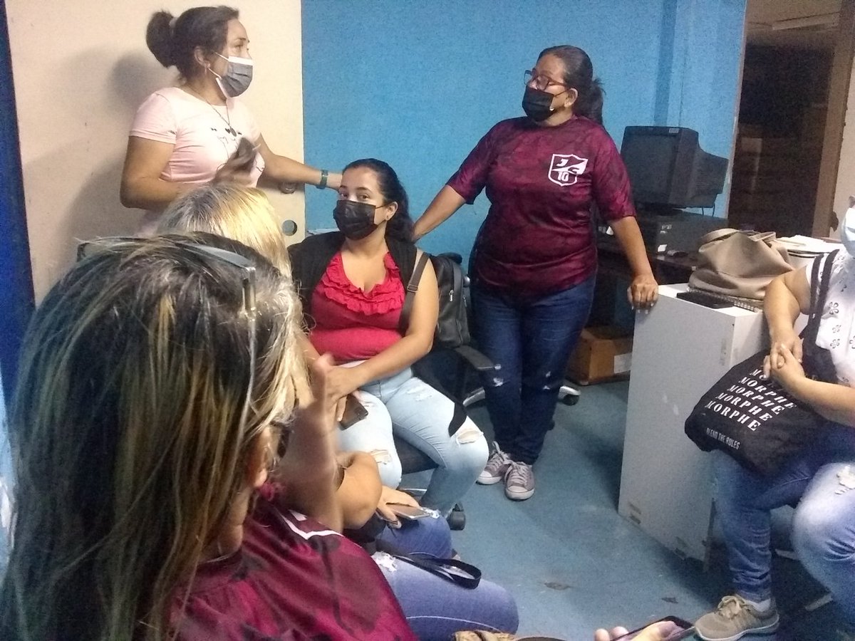 HFMSIVSS's tweet photo. #27May | Contentos con la visita del poder popular. Encaminadonos juntos bajo el esquema 1X10. Estamos trabajando bajo los lineamientos de nuestro presidente @NicolasMaduro @MagaGutierrezV @ivssoficial https://t.co/GJvXfaPTaA