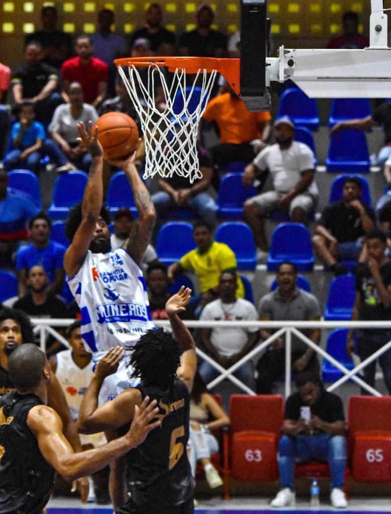 PedritonLopez's tweet photo. Hoy se juega la #LNB en Puerto Plata.
Los #MarinerosDePuertoPlata reciben hoy a las 9 de la noche a los #TitanesDelDistrito en el Techado #FabioRafaelGonzález
@lnbrd @MarinerosPOP @TitanesLNB
Cortesía de Farmacia Popular, Lic. Esterto Balbuena y Elier Comunicaciones. https://t.co/bQidKHDc8Y