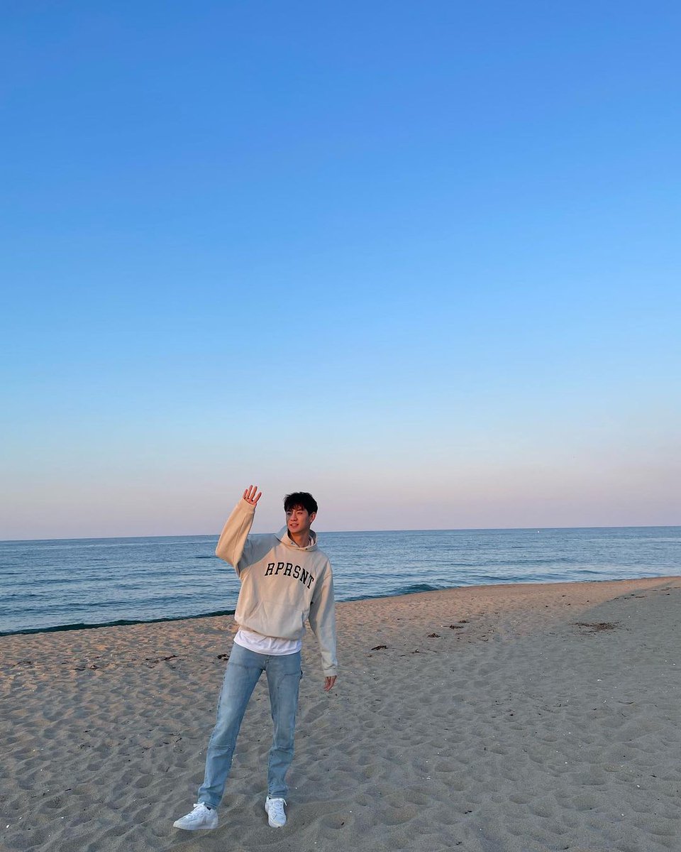 dalsuinn's tweet photo. 220528 suinn92's instagram update

💙

—#문수인 #MOON_SUIN #MoonSuinn https://t.co/hOkKdPfbHM