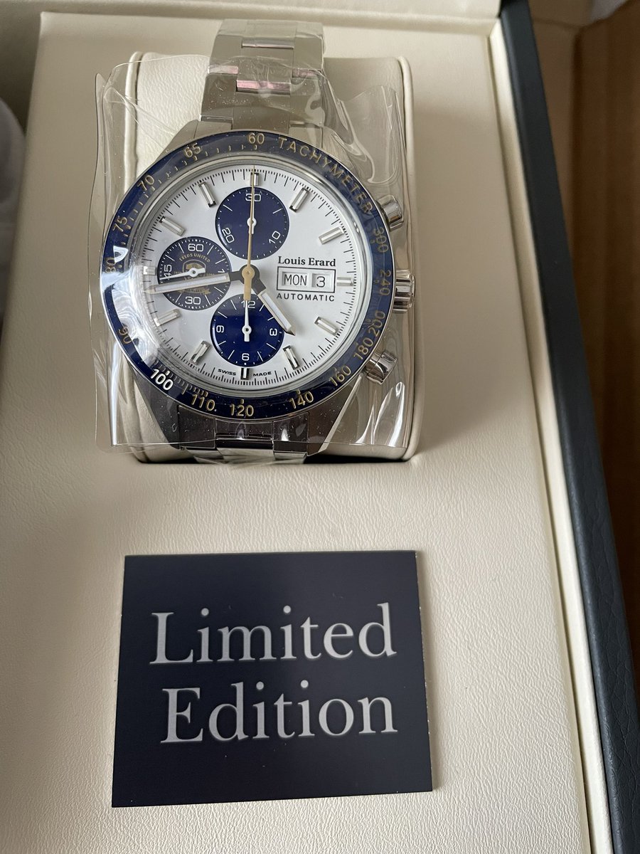 Andrewbjones1's tweet photo. @FollowingLUFC your chance to win a brand new, Leeds United Centenary Limited Edition Watch, Only 100 ever made! Comes with the Championship winning side signed shirt with certification, all fully boxed.  £42 a number 1-59 once numbers are sold I will do a live draw, Dm me #MOT https://t.co/dqy6MciDQU
