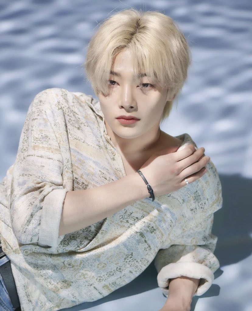 inniethinks's tweet photo. how will i ever recover from these jeongin you are too beautiful https://t.co/xhik2VF8Xp