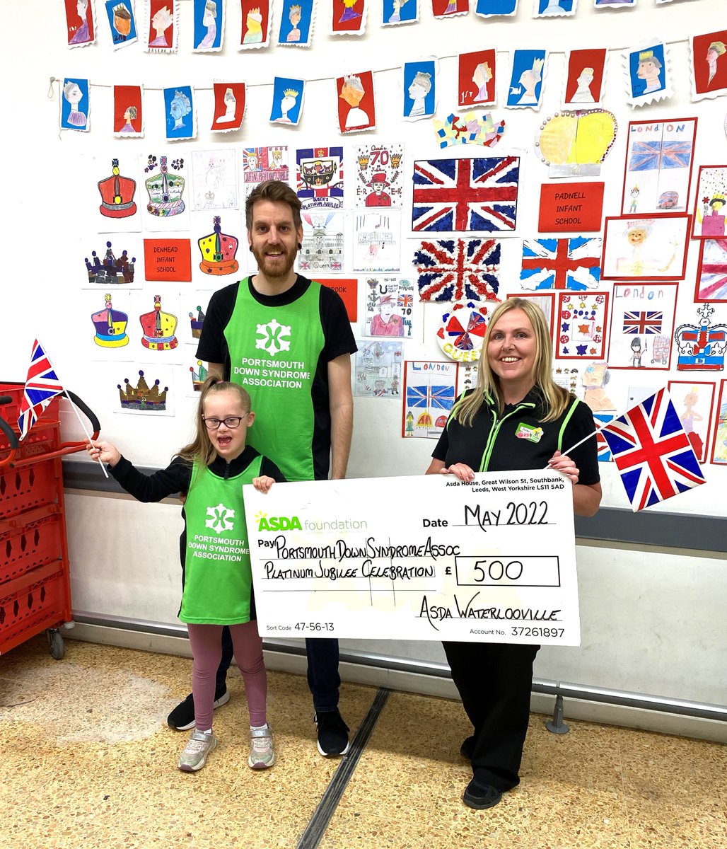 Ambassadors @benebrooks & Robin were presented with a fab cheque from Jacqui @asda #Waterlooville for our mega #PlatinumJubilee party, followed by a bucket collection. Thank you @AsdaFoundation @BrooksStaceyL & everyone supporting today! #Asda #PortsmouthDSA @DrACthePompeyGP 👑