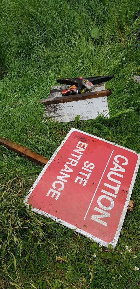 A dirty &amp; smelly job but pleased to have cleared this #litter from our Thulston Brook 🙂🦆 Usual cans &amp; vodka bottle retrived too. <a href="/2minlitterpick/">2minutelitterpick🚯</a> <a href="/cleanupbritain/">Clean Up Britain</a> <a href="/LitterReporting/">Reporting Litter</a> #givenatureahome #BoultonMoor #lovewhereyoulive