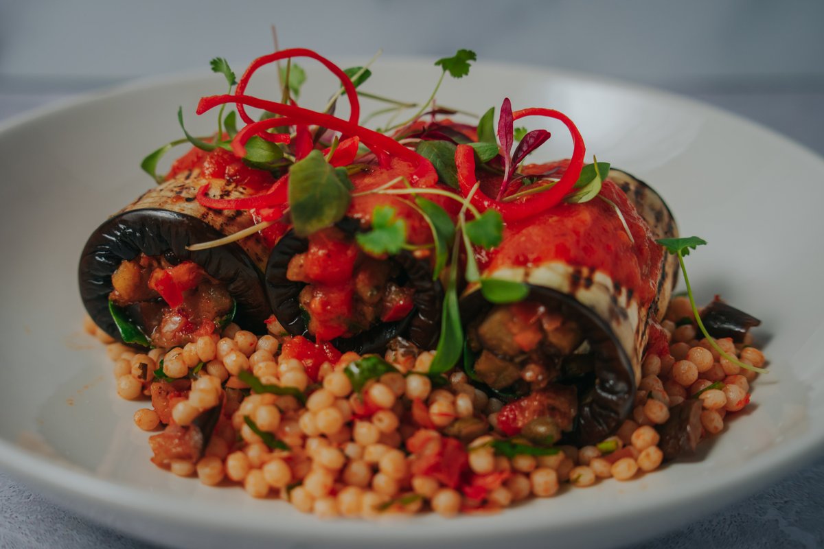 SouthFarm1's tweet photo. Just a few photos of some of our amazing wedding food. If you book a wedding at South Farm we have so many delicious, seasonal menus for you to choose from! 
#weddingfood #plantbasedfood #weddingmenus https://t.co/o5jr5aQCOM