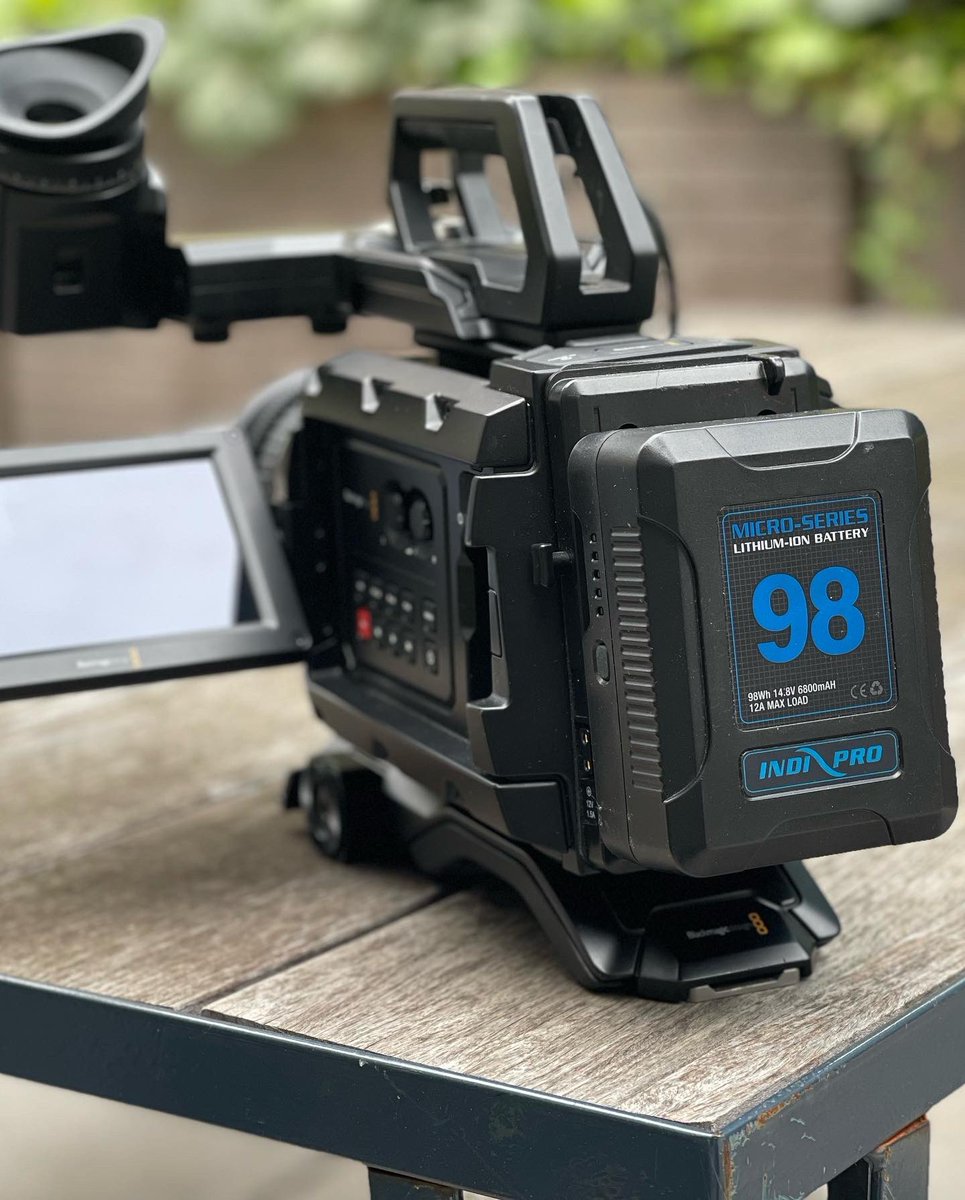 CineTester's tweet photo. CineTested the @IndiproTools tools Alpha Series 99 and Micro-Series 98 VMount Batteries. Lightweight, powerful, &amp; compact.
OVERALL RATING 5/5

 #CineTester #LensCulture #vmountbattery #Filmmaking #CameraGear #Kino #Cinematography  #Moviemaking #ProductTesting #FilmToys #IndieFilm https://t.co/hiqPSIkvoJ