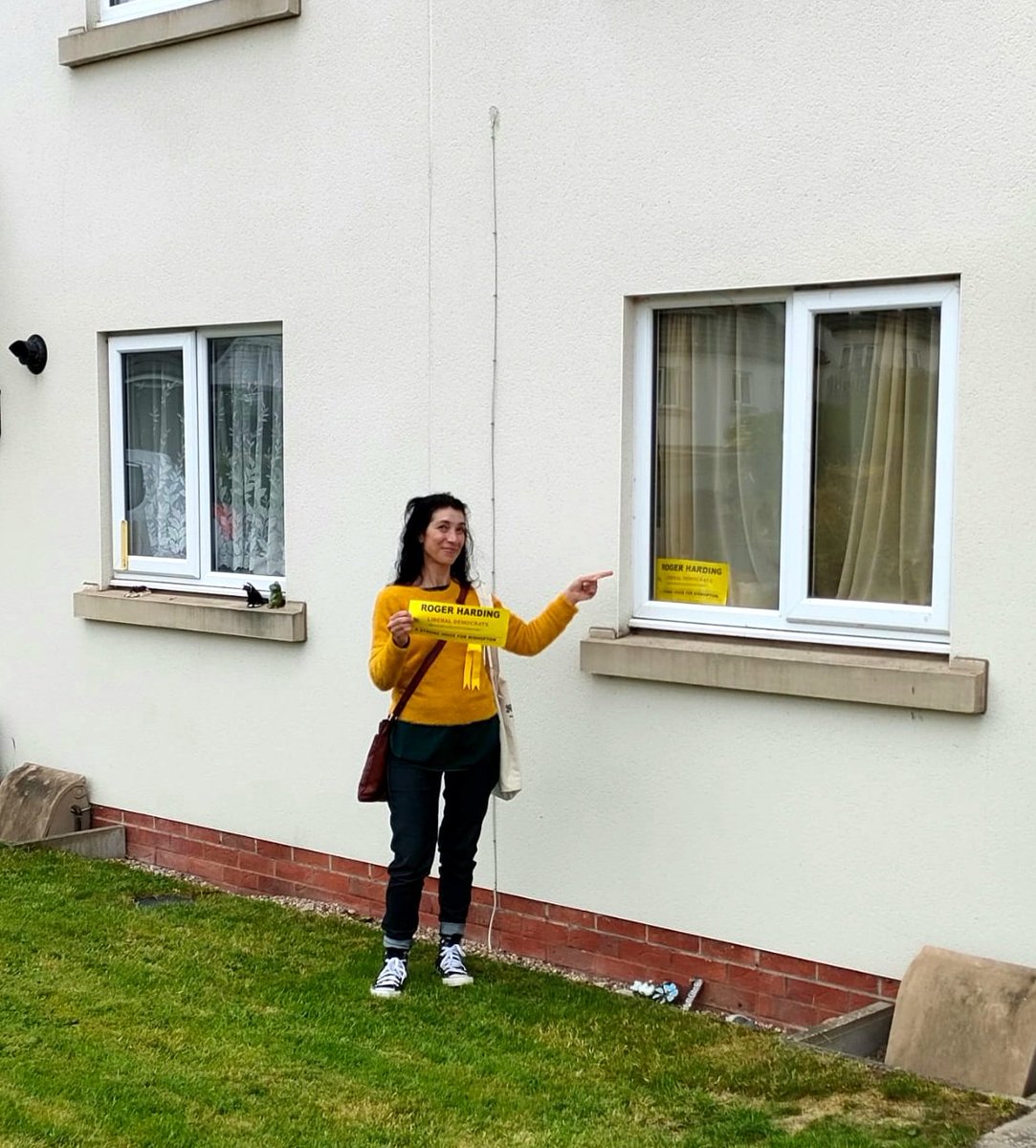 🔶️🔶️Great action day🔶️🔶️ for <a href="/SuALibDems/">Stratford on Avon Lib Dems 🔶</a> candidate Roger Harding for the Bishopton town council by-election on 9th June. 

Lots of posters in windows!🧡🧡🧡
#Stratford-upon-Avon

#LibDem councillors work hard for residents all year round 💪