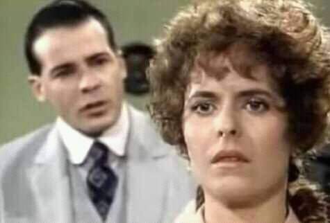 CesarEvora_FC's tweet photo. #CesarEvora y Dianelys Brito recuerdo en escena de la telenovela-PASION Y PREJUICIO"-1992-con la dirección de Eduardo Macias, TV Cubana Inolvidables figuras y escenas de la cultura fundacional cubana radial audiovisual cinéfilo teatral! 💕
#FotoFb #RobertoLuisGarrigaAgramonte https://t.co/Mny8aRMPwD