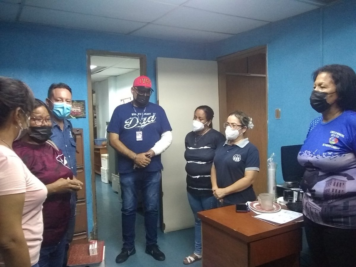 HFMSIVSS's tweet photo. #27May | Gracias a nuestros aliados del poder popular y camaradas  de @produccionaldia se hizo posible la donación de Refrigerantes para la reparación de los Aires acondicionados en el servicio de Farmacia de nuestro @HFMSIVSS 

@NicolasMaduro @MagaGutierrezV @ivssoficial https://t.co/XWd6rZXHiv