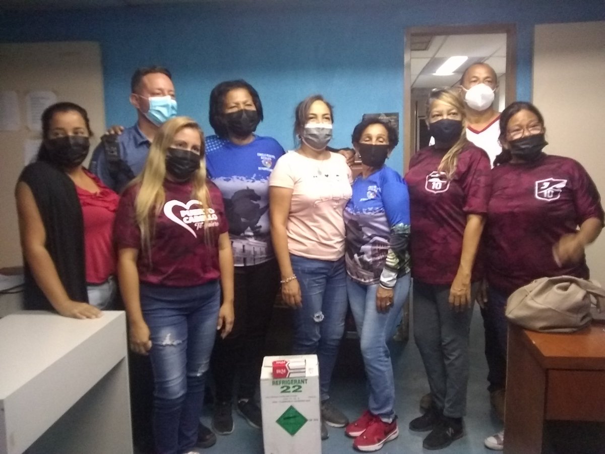 HFMSIVSS's tweet photo. #27May | Gracias a nuestros aliados del poder popular y camaradas  de @produccionaldia se hizo posible la donación de Refrigerantes para la reparación de los Aires acondicionados en el servicio de Farmacia de nuestro @HFMSIVSS 

@NicolasMaduro @MagaGutierrezV @ivssoficial https://t.co/XWd6rZXHiv