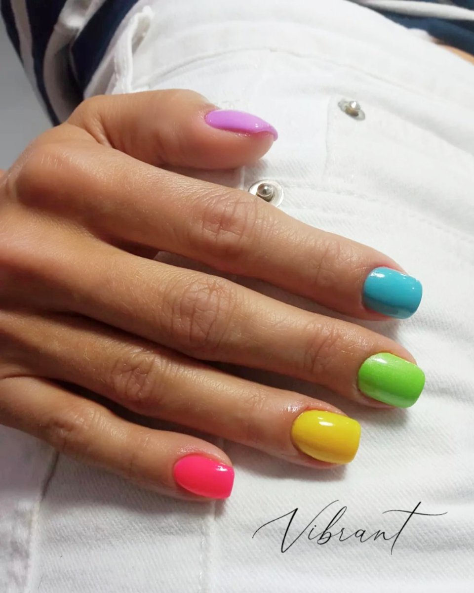 No siempre tienes que elegir un solo color y la verdad sabemos que escojer es difícil 🤭

#ExperienciaSpaManos
📷 SpaManos Las Trinitarias

#franquicia #manicure #pedicure #servicio #nails #polish #nailpolish #spamanos