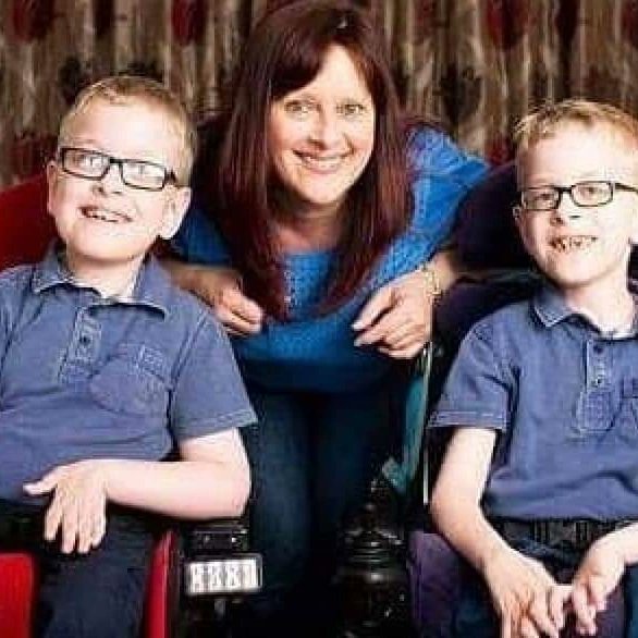 SamandAlex05's tweet photo. Happy Birthday to these absolute legends! 17 today!! Have the best day! And please keep sharing and donating to #SAVETHEIRHOME
https://t.co/S3RN1qpRGk
@BnsJaneCampbell
@FoxNikkiFox
@caudwellkids
#samandalex2022 #homeiswherethehoistis #twinswithsma #spinalmuscularatrophytype2 https://t.co/Ymt68aNU7r