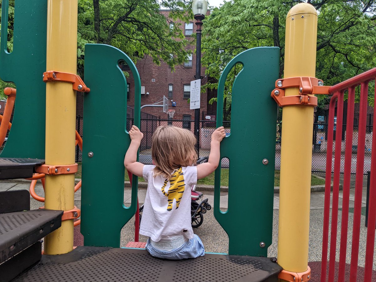 ableimes's tweet photo. @BostonParksDept Ugh 9am on a Saturday and the unnecessary leaf blowing at O'Day playground is both incredibly loud and makes the whole park smell like exhaust. Can we at least invest in electric? https://t.co/CXIbTLmAeL