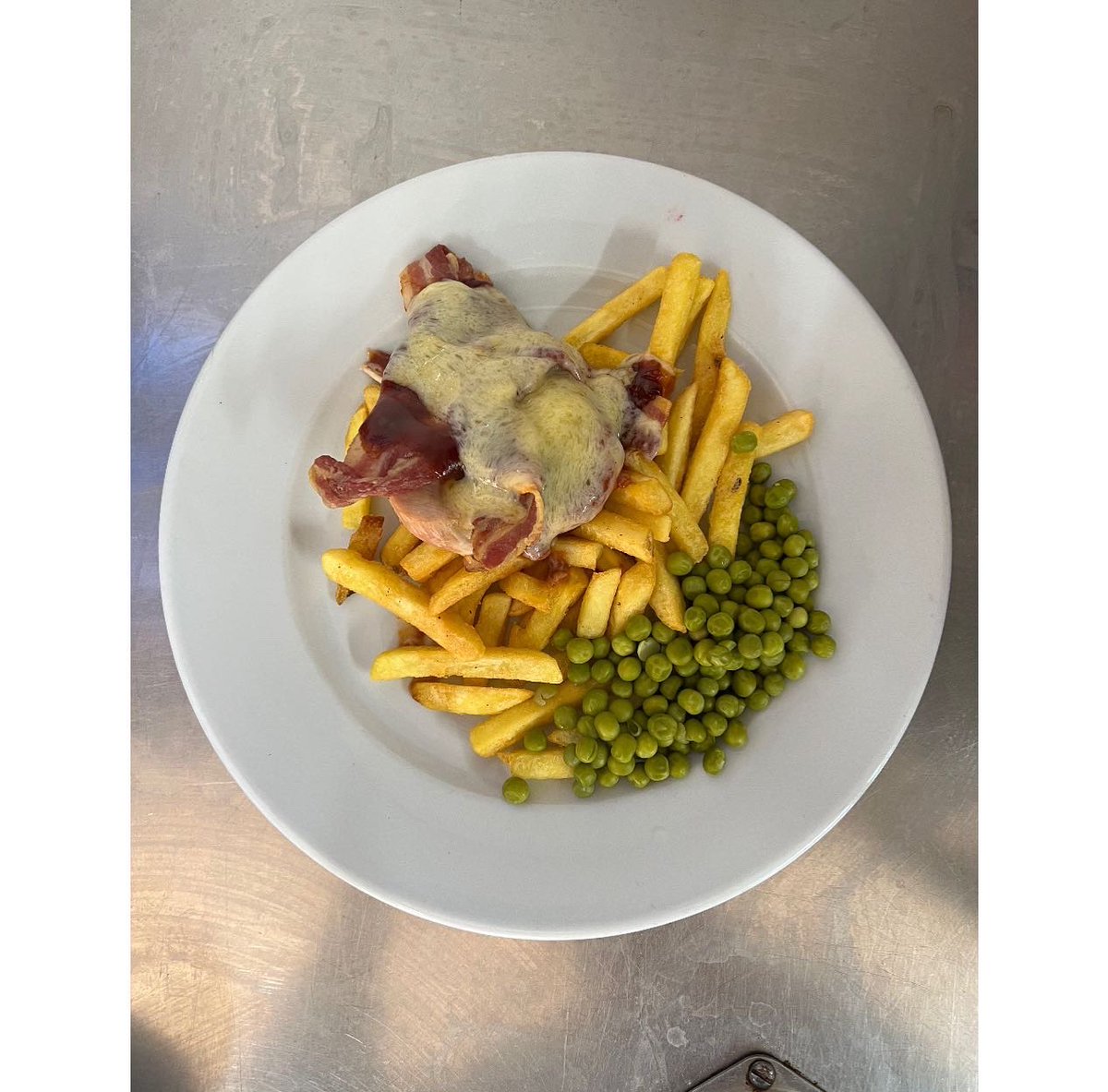 JollySaltford's tweet photo. We are open! 

Serving food and drinks for your needs today at The Jolly Sailor - Saltford.

Other drinks for your thirsty needs: 
• Jack &amp; Coke
• Gordon’s Lemon Gin and Lemonade
• Old Mout Cider Strawberry and Pomegranate
• Smirnoff Vodka and Lemonade https://t.co/mkWeT5nGmS