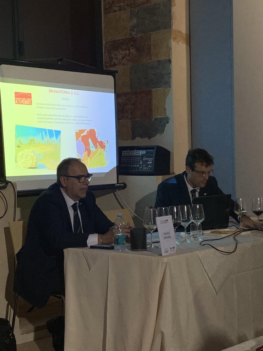 missaglia_sara's tweet photo. Taste Alto Piemonte: la masterclass condotta da Paolo Novara e Matteo Carosso di @AISPiemonte, excursus sulle denominazioni e viaggio nei territori.
.
#tastealtopiemonte #nebbiolo #gattinara #ghemme #lessona #bramaterra #wineoneway #WoW https://t.co/bo9hlyM8E7