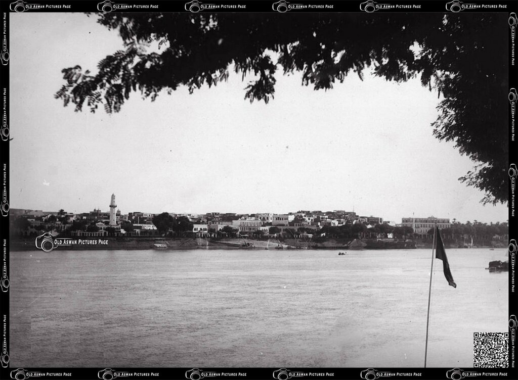 OldAswanPics's tweet photo. مشهد لأسوان عام 1890 يظهر بالصورة فندق جراند اوتيل و مسجد منصور حمادة
#Old_Aswan_Pics https://t.co/qVnjB6UVLP https://t.co/fwwNMCvIBO