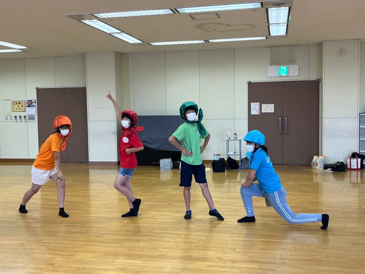 musical_spark's tweet photo. こんばんは！
ミュージカル劇団スパークです✨

来週6月4日（土）11時から小牧市の市民四季の森のバラ・アジサイまつりに出演します❕

歌って踊って💃皆さまに楽しんでいただけるように本日もレッスン頑張りました✨

お近くの方はぜひ観に来てください❕ https://t.co/ILOlMBbXal