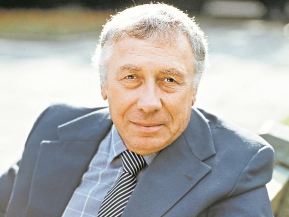 «Я прожил долгую жизнь, многое повидал, за плечами война, сорок лет работы на сцене… Мне часто задают вопрос: «А что в вашей жизни было самое-самое…». Я всегда отвечаю: «Мама». Первое слово, которое мы произносим, вступая в жизнь и последнее - шепчем, уходя из неё».

А. Папанов