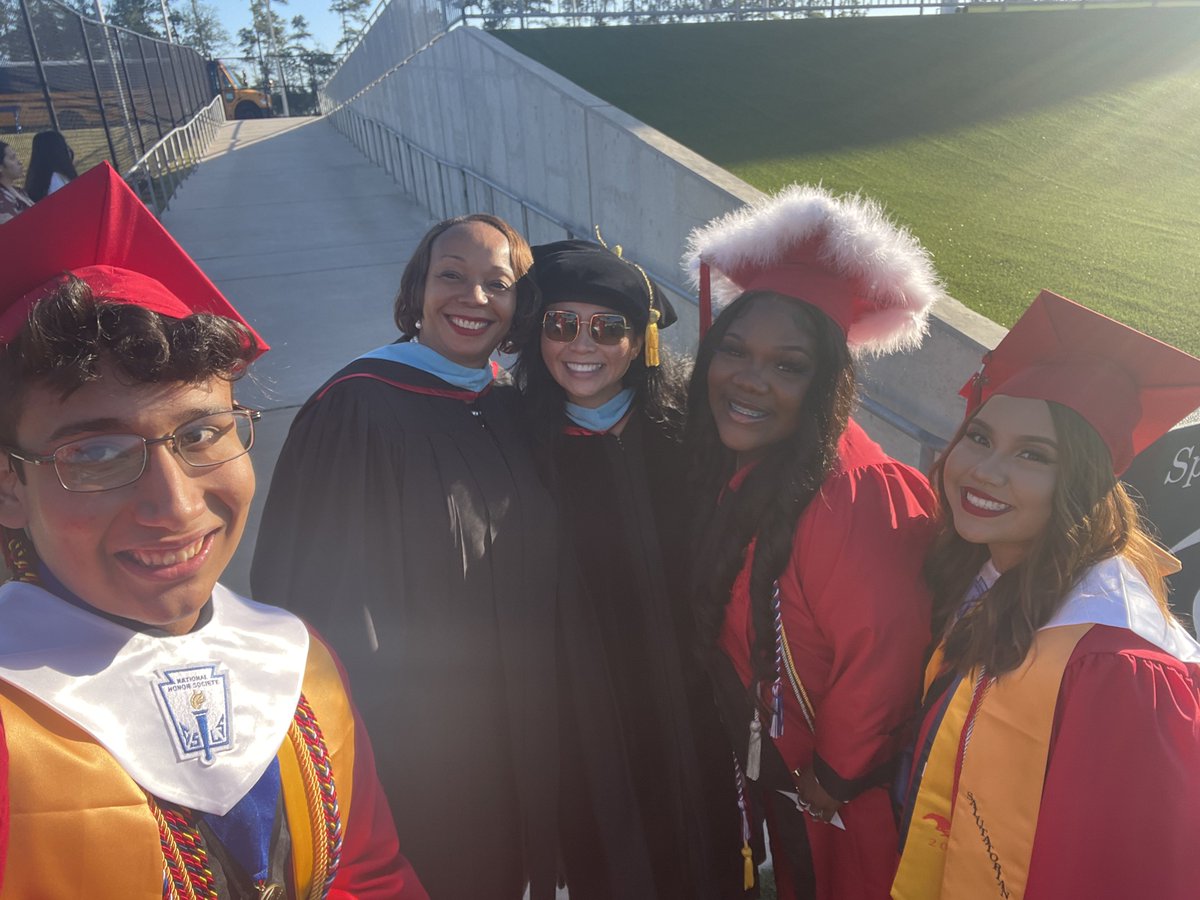 DrBrownEDU's tweet photo. Mustang Stampede🎓 @whsmustangs @SpringISD —Sea of RED— Mustangs you have the knowledge, strength and determination to achieve all your goals! #WeAreSpring #SpringPride #Graduation2022 @LauraH1431 https://t.co/Vs79a658SB