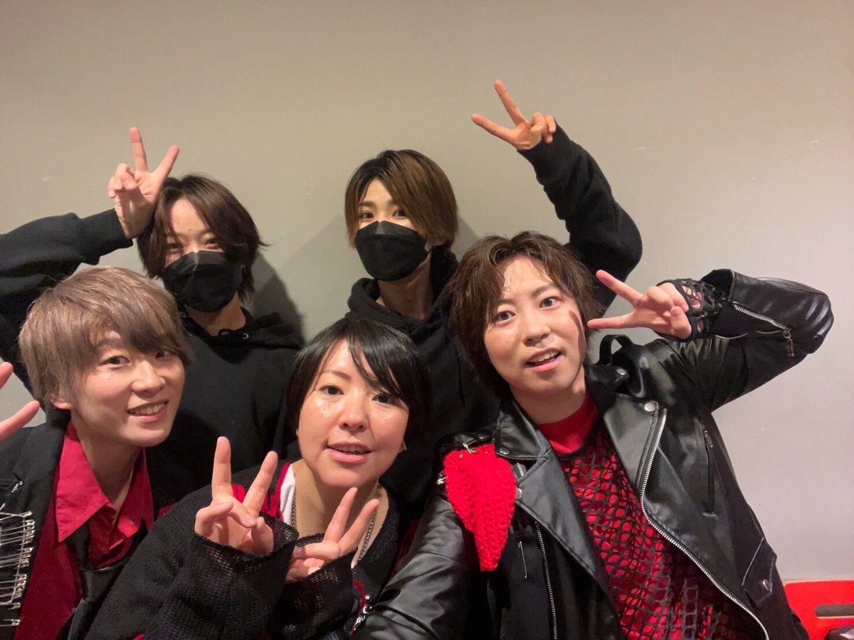 J_palette_'s tweet photo. 今日はお疲れ様でした！！！
おとこん東京楽しかったです！！
3人のじぇーぱれを暖かく受け入れて貰えた気がしました✨

主催のぺいさんをは���め、スタッフの皆様、共演者の皆様ありがとうございました✨

今回はReBorn衣装でした❣️
 #おとこん https://t.co/YhjK6aAJDC
