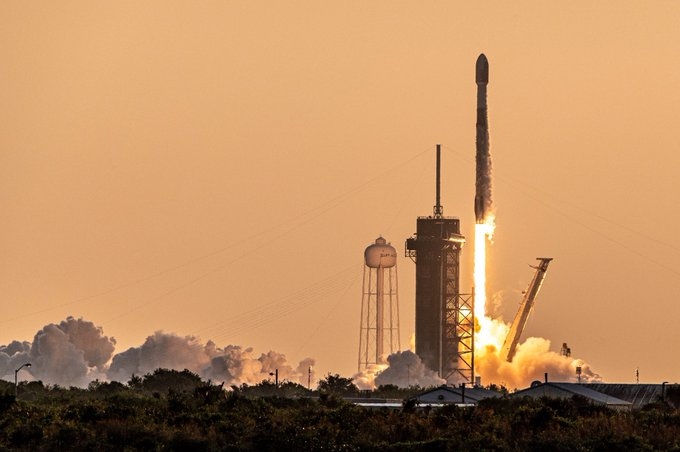 На сегодняшний день у SpaceX ДВАДЦАТЬ ОДИН запуск в 2022 г., у Роскосмоса — ДВА