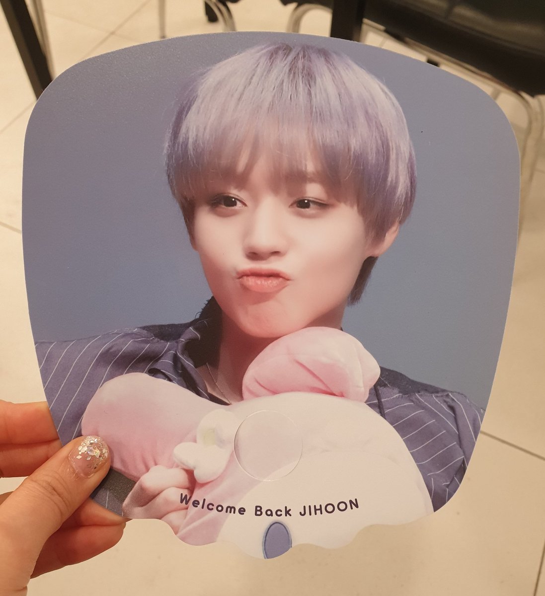 karly_jh's tweet photo. 내일 공연전 옵과깅이 공존하는 양면부채 나눔 합니다🙋🏻‍♀️
시간과 장소는 아직 미정인데 오실분 있으실까요..?👉👈 https://t.co/baCpq0ghZW