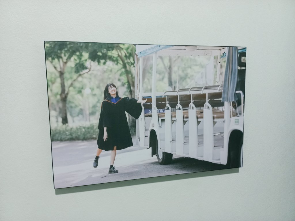 KanKantinann's tweet photo. รูปคู่กับรถรางนี่มันคือผักขมจริงๆนะ 😊
(รูปแทนความทรงจำดีๆในงานวันนั้นทางทีมงานจัดส่งมาแล้วจ้า)
#PhukkhomBNK48
#ผักขมรับปริญญาแล้วจ้า
#PKGraduationDay https://t.co/5oiF9GouhM