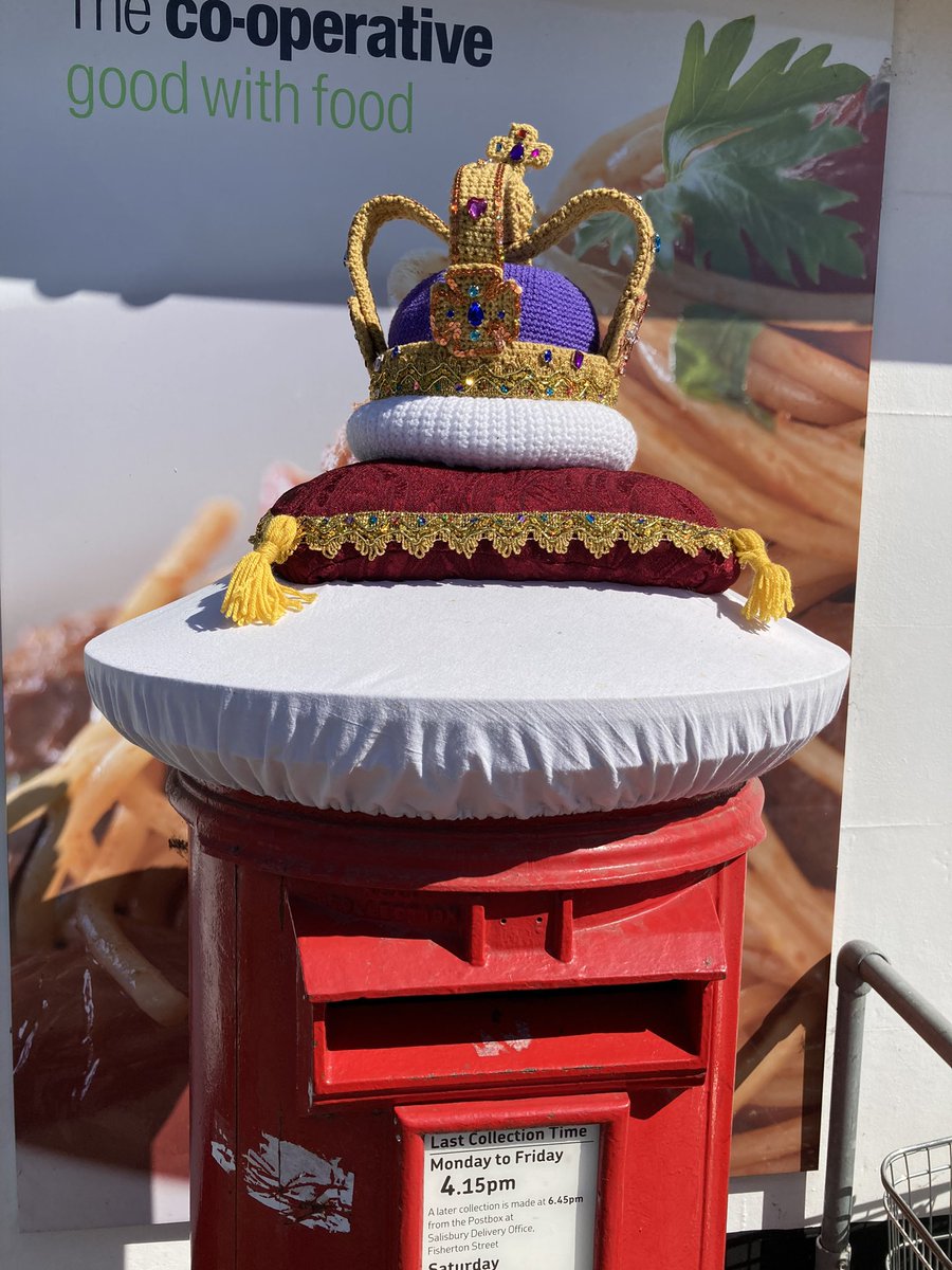 t1ggle's tweet photo. @KensingtonRoyal @irish_guards We have the crown in Shrewton if you think you are missing one🤫😉 https://t.co/7knvouQzp6